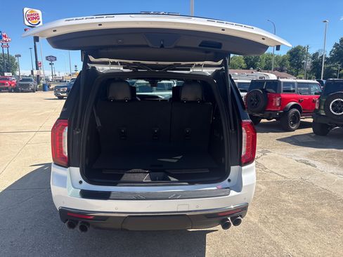 Used 2023 GMC Yukon Denali Ultimate AWD/4WD image 7
