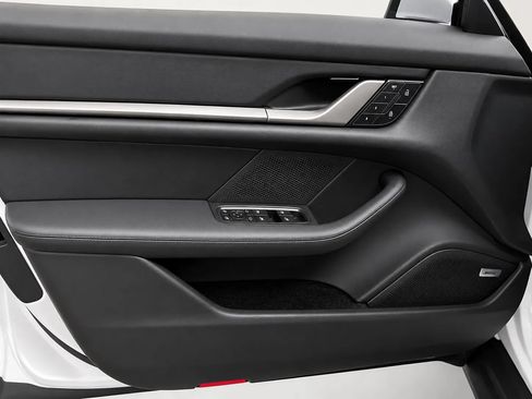 Used 2025 Porsche Taycan RWD image 10