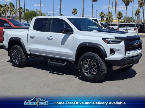 Used 2025 Chevrolet Colorado ZR2 w/ Technology Package AWD/4WD image 1