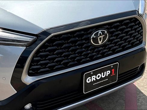 Used 2024 Toyota Corolla Cross XLE w/ Convenience Package image 30