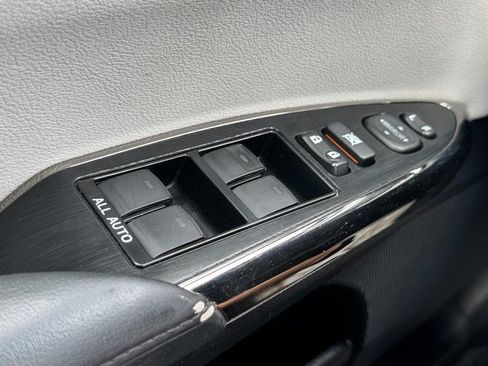 Used 2017 Toyota Avalon XLE w/ All Weather Liner Package FWD image 22