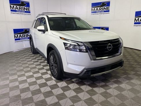 Used 2022 Nissan Pathfinder SL w/ SL Premium Package FWD image 1