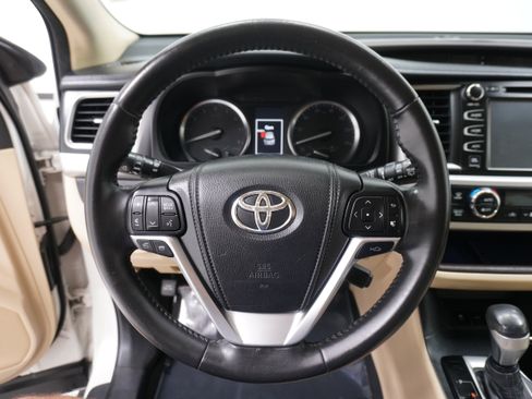 Used 2015 Toyota Highlander Limited image 19