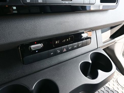 Used 2023 Mercedes-Benz Sprinter 2500 image 15