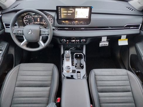 New 2026 Mitsubishi Outlander SE image 2