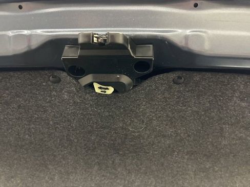 Used 2017 Toyota Corolla LE w/ Carpet Mat Package (TMS) FWD image 17