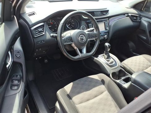 Used 2018 Nissan Rogue Sport SV w/ SV Technology Package FWD image 17