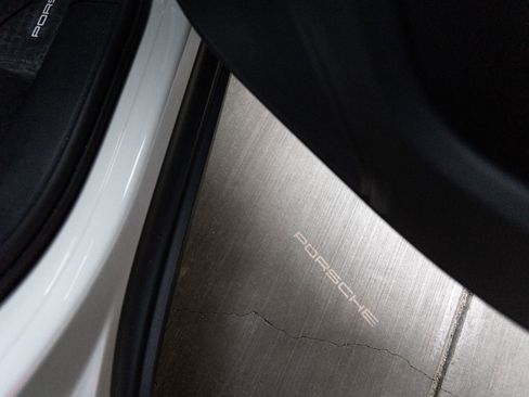 Certified 2025 Porsche Macan AWD/4WD image 33