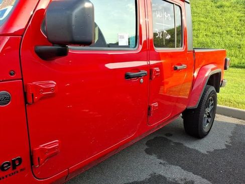 Used 2024 Jeep Gladiator Sport AWD/4WD image 5