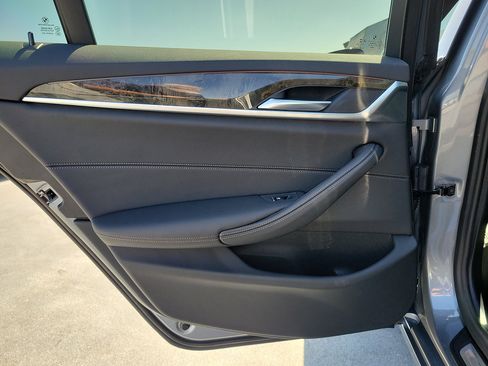 Used 2023 BMW 530e RWD image 15