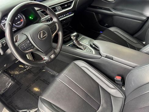 Used 2019 Lexus UX 250h F Sport AWD/4WD image 4
