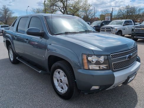 Used 2009 Chevrolet Avalanche LT w/ Suspension Package, Off-Road AWD/4WD image 4