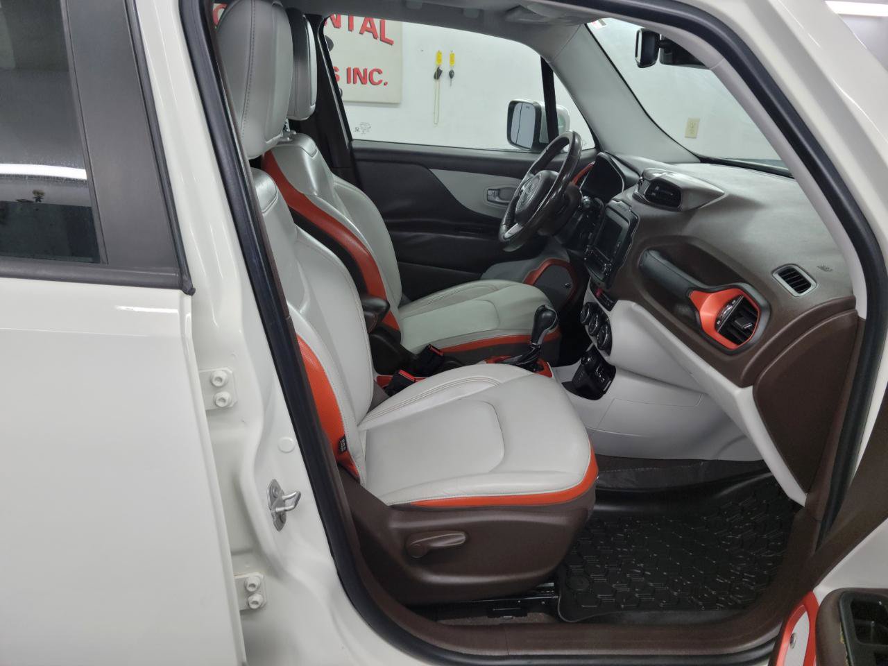 Used 2016 Jeep Renegade Limited AWD/4WD image 15