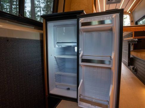 Used 2024 Mercedes-Benz Sprinter 2500 image 13