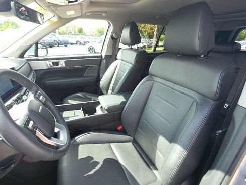 Certified 2025 Hyundai Santa Fe Limited AWD/4WD image 6