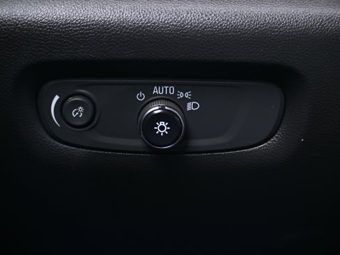 Used 2023 Chevrolet Traverse LT image 23