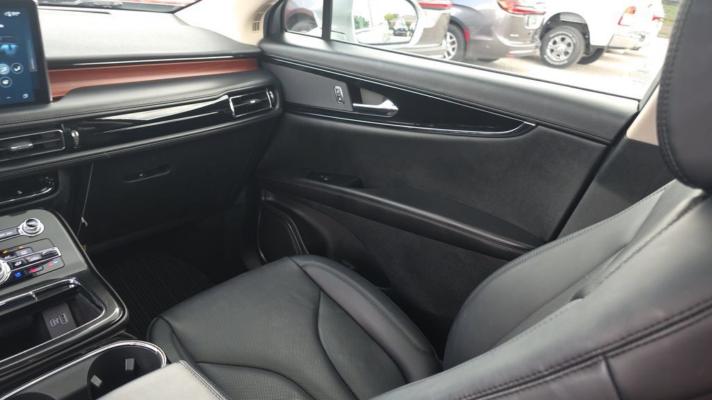 Used 2023 Lincoln Nautilus Reserve FWD image 28