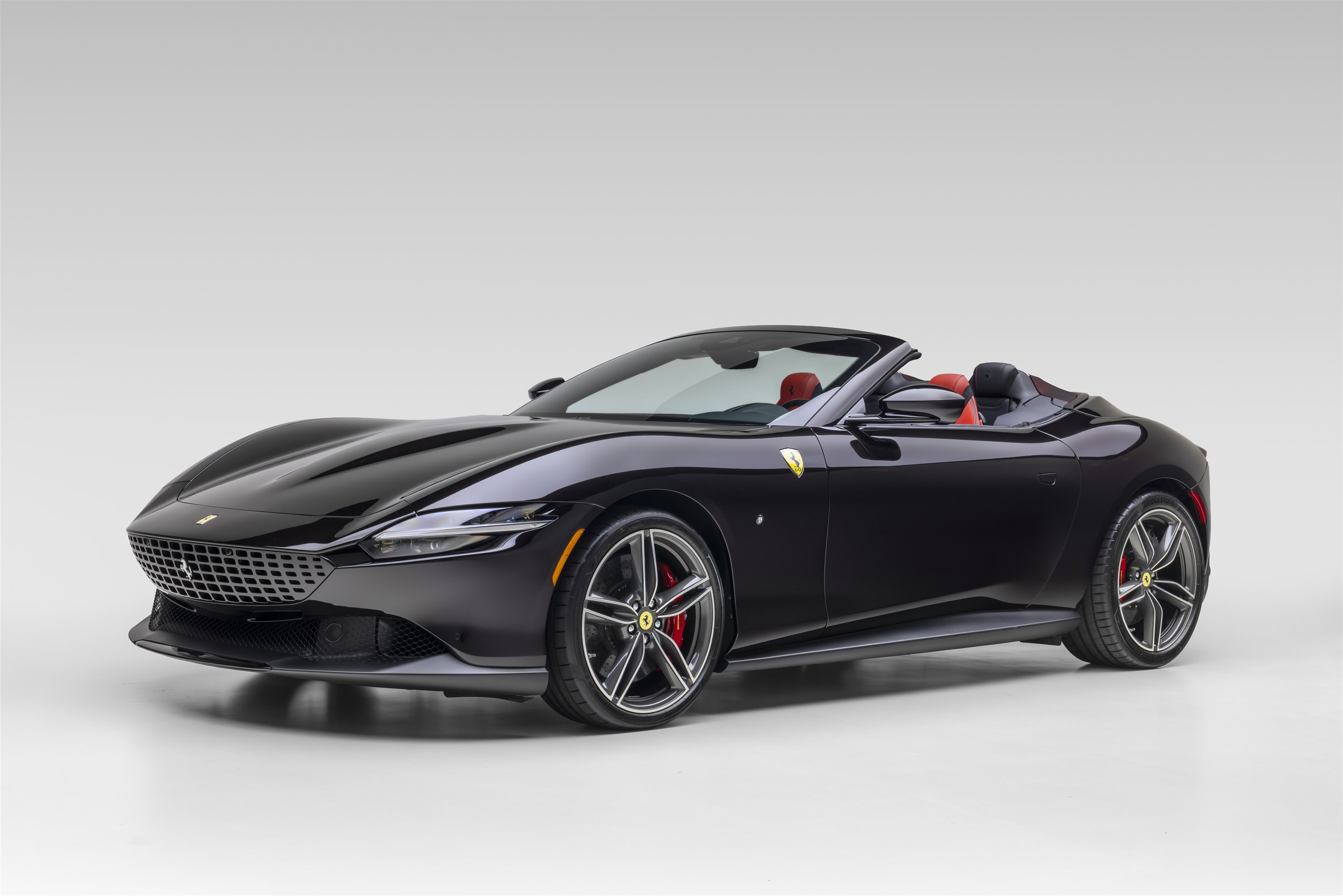 Certified 2026 Ferrari Roma Spider RWD image 2