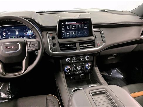 Used 2024 GMC Yukon AT4 w/ Technology Package AWD/4WD image 7
