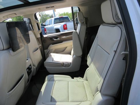 Used 2021 GMC Yukon XL Denali w/ Denali Ultimate Package AWD/4WD image 25