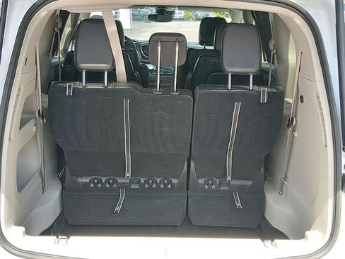 Used 2024 Chrysler Pacifica Touring-L FWD image 13