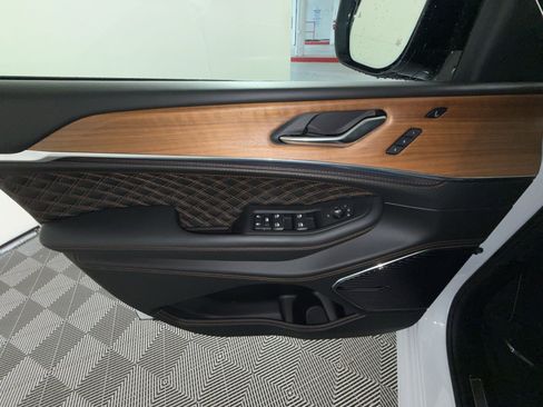 Used 2025 Jeep Grand Cherokee L Summit AWD/4WD image 15