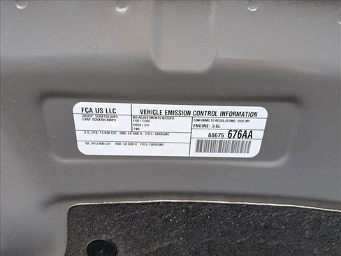 Used 2025 Chrysler Pacifica Select image 14