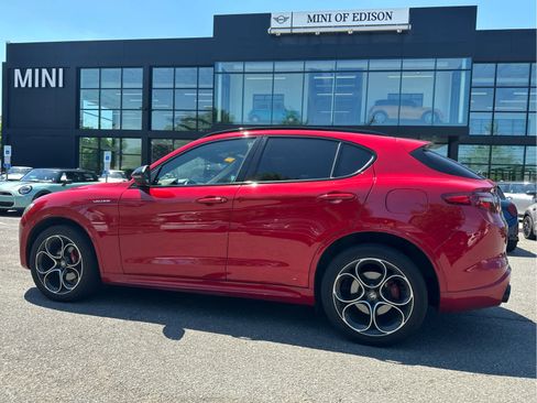 Used 2023 Alfa Romeo Stelvio Veloce AWD/4WD image 2