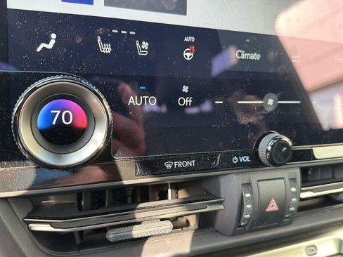 Used 2026 Lexus GX 550 w/ Accessory Package (2T) AWD/4WD image 26