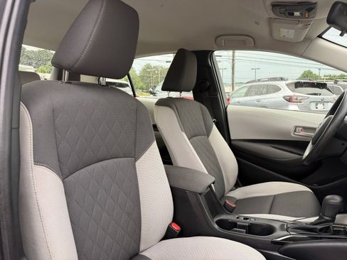Used 2025 Toyota Corolla LE FWD image 33