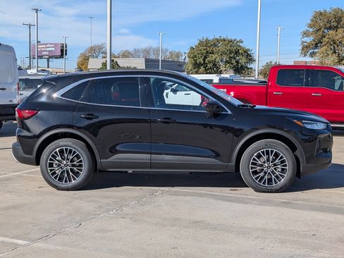 New 2026 Ford Escape PHEV image 3