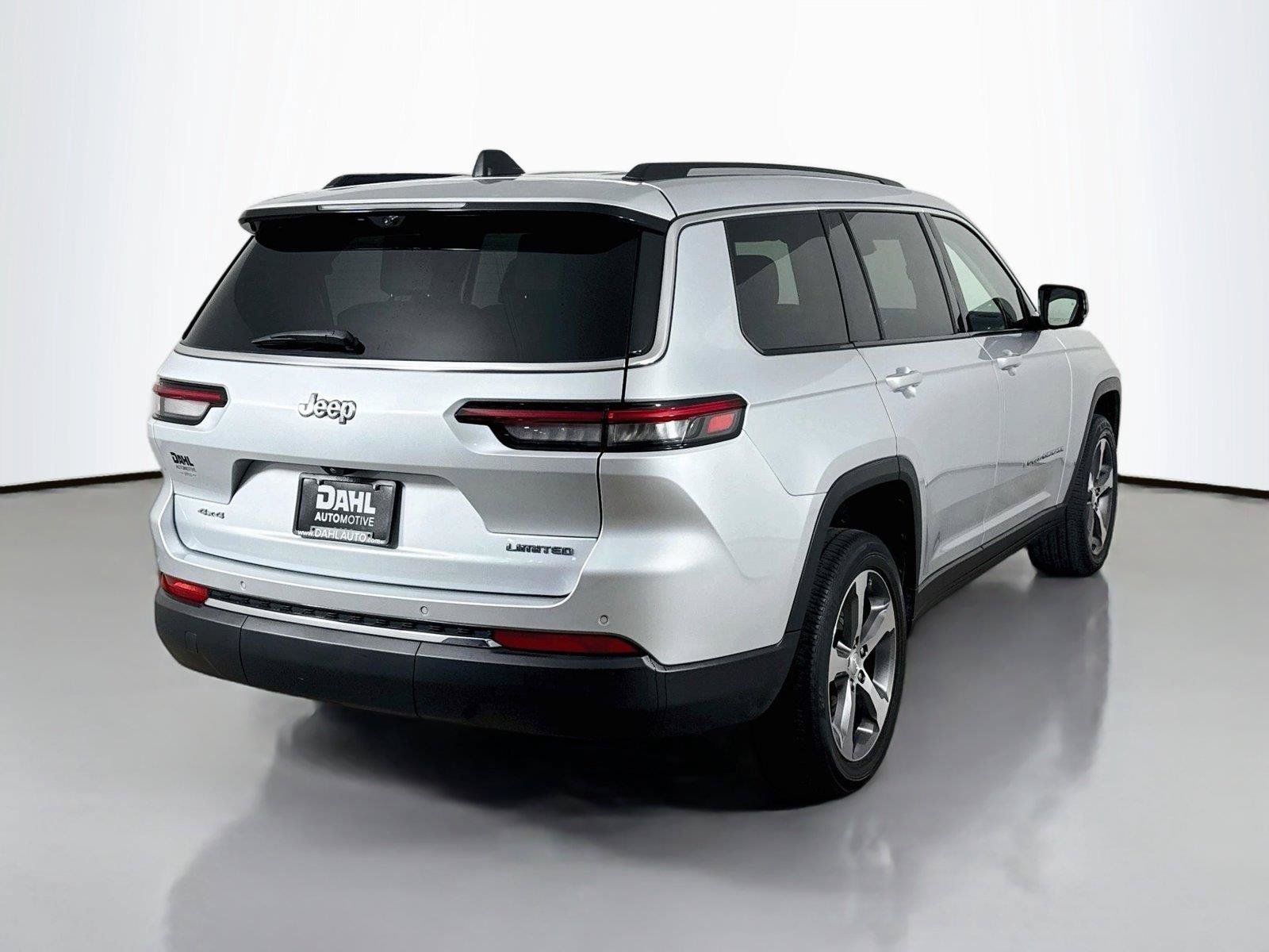 Used 2023 Jeep Grand Cherokee L Limited w/ Luxury Tech Group II AWD/4WD image 13