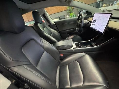 Used 2019 Tesla Model 3 Standard Range image 12