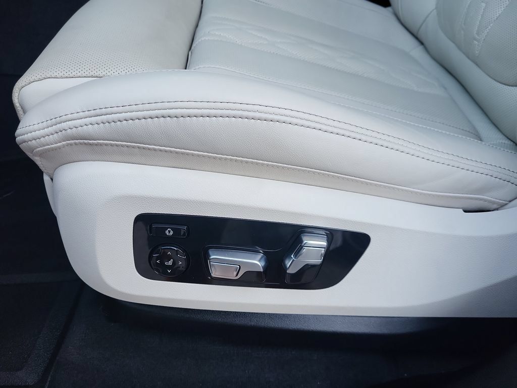 Used 2026 BMW X7 M60i AWD/4WD image 13