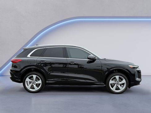 Certified 2025 Audi Q5 Premium w/ Premium Plus AWD/4WD image 5