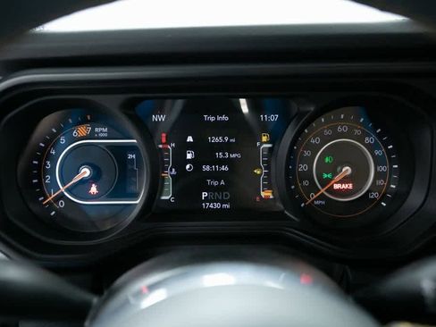 Used 2024 Jeep Wrangler Sahara image 18