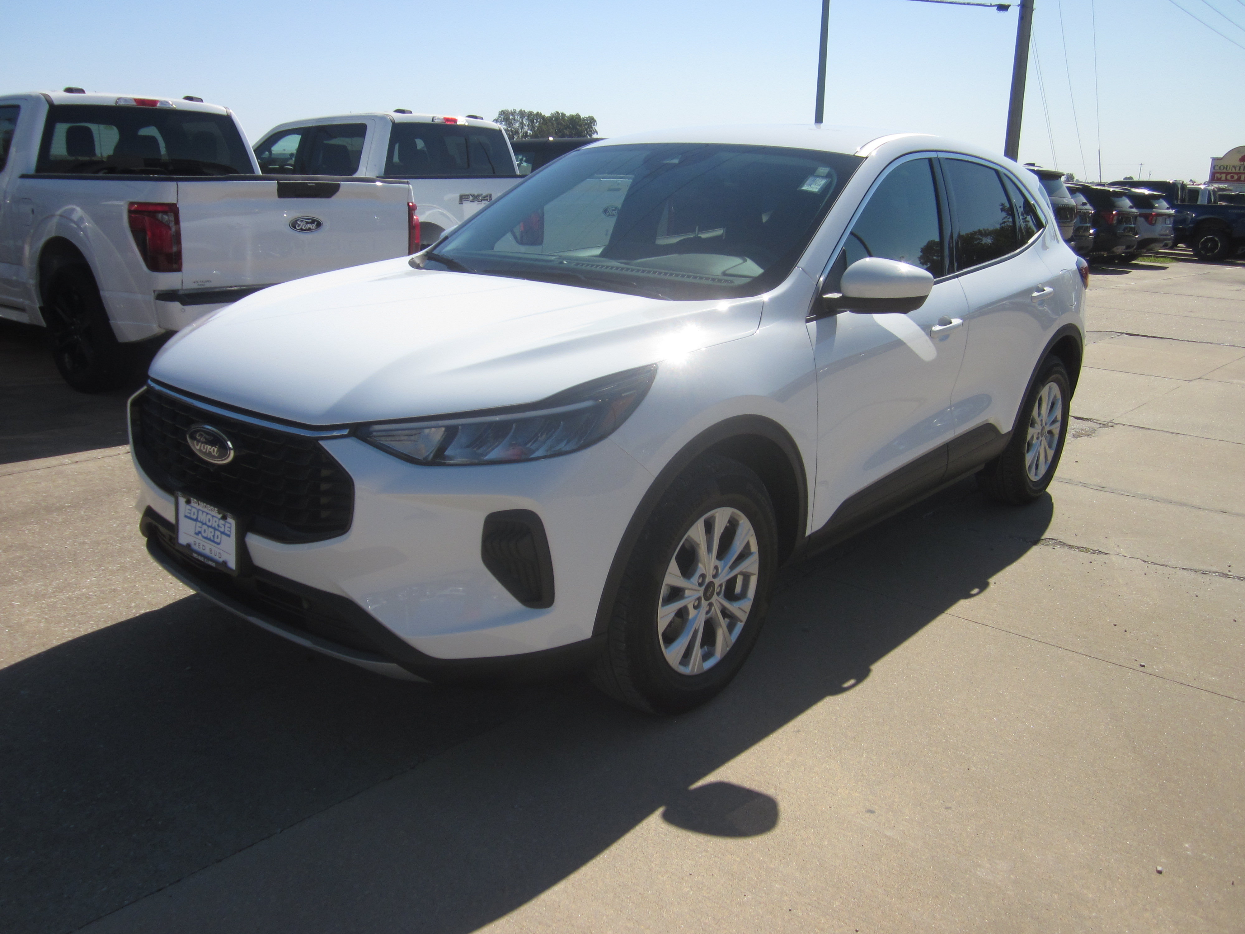 Used 2023 Ford Escape Active w/ Tech Pack #2 AWD/4WD image 3