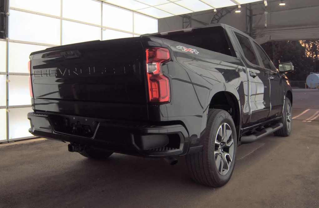 Used 2023 Chevrolet Silverado 1500 RST AWD/4WD image 3
