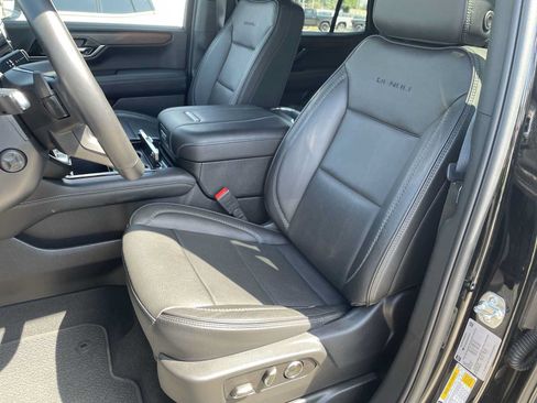 Used 2025 GMC Yukon Denali AWD/4WD image 20