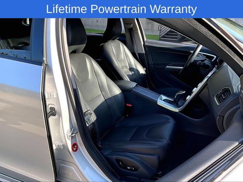 Used 2018 Volvo V60 T5 Cross Country AWD/4WD image 7