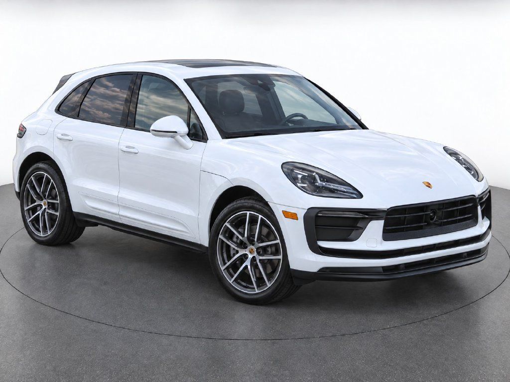 Certified 2023 Porsche Macan AWD/4WD image 7