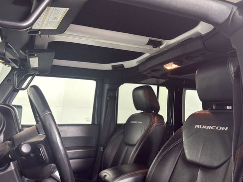Used 2017 Jeep Wrangler Unlimited Rubicon AWD/4WD image 11