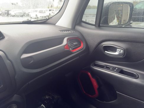 Used 2019 Jeep Renegade Trailhawk w/ LED Lighting Group AWD/4WD image 15