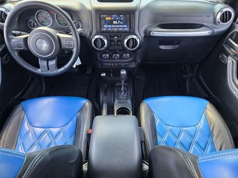 Used 2018 Jeep Wrangler Unlimited Sahara AWD/4WD image 12