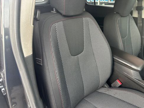 Used 2017 Chevrolet Equinox LT w/ Convenience Package image 9