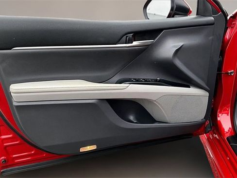 Used 2020 Toyota Camry XSE image 17