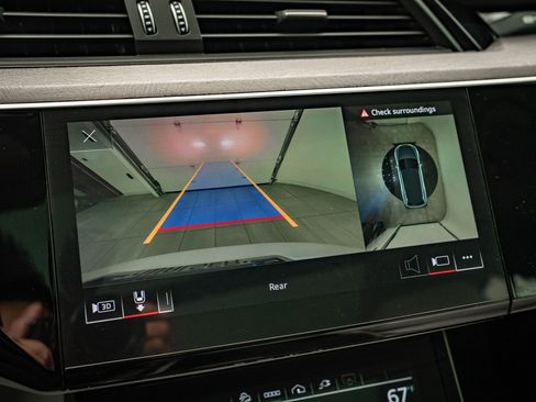 Used 2021 Audi e-tron Premium w/ Convenience Plus Package image 33