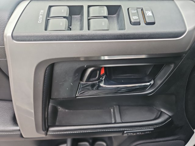 Used 2015 Toyota 4Runner Limited AWD/4WD image 29