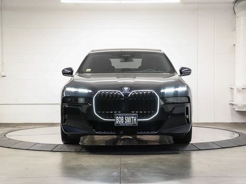 Used 2026 BMW 750e xDrive w/ Executive Package AWD/4WD image 2