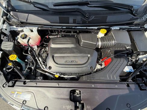 Used 2025 Chrysler Pacifica Pinnacle w/ Trailer Tow Group image 15